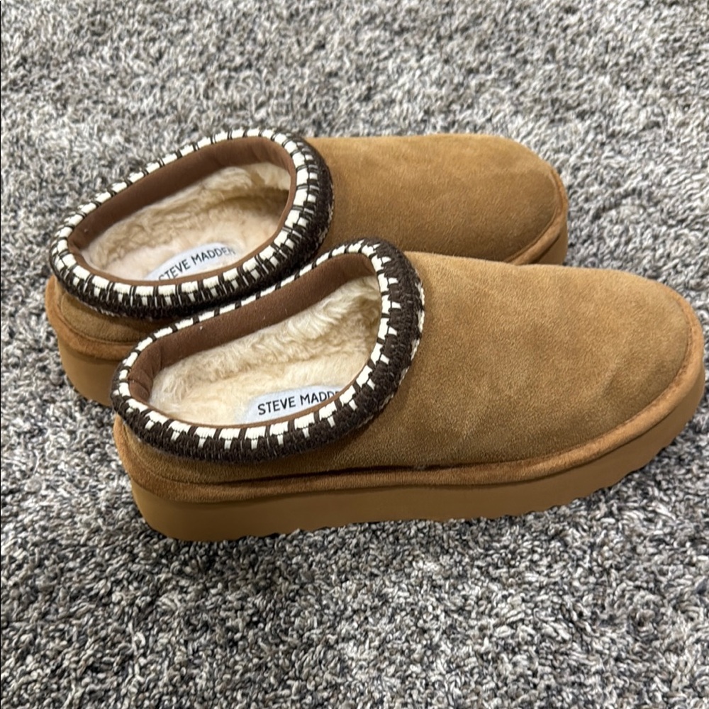 Steve Madden Brown Slippers with Moccasin Stitching
